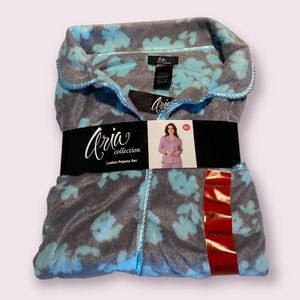 Aria collection sleeper flannel pajamas new size medium